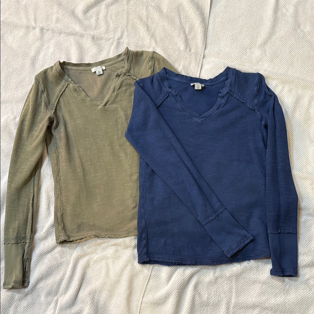 Sundance Olive and Navy V-Neck Tops
